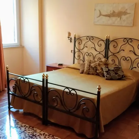 Nicolas Inn